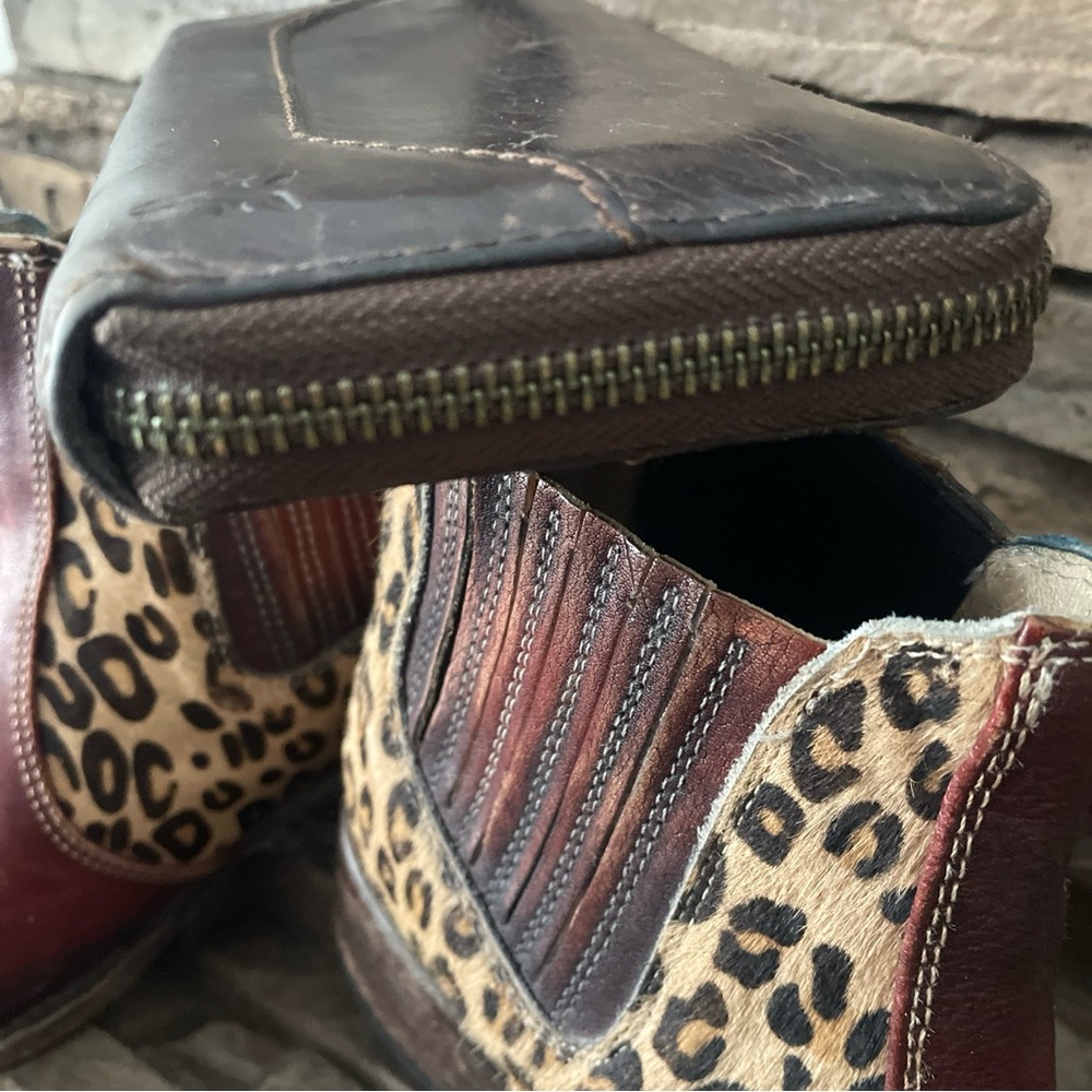 Frye Melissa Zip Around Wallet Distressed Leather -Dark Brown- $158 - Picture 5 of 15